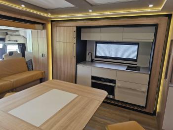 Mercedes-Benz ACTROS 2651 / 6x2 / STX  MOTORHOME / CAMPER